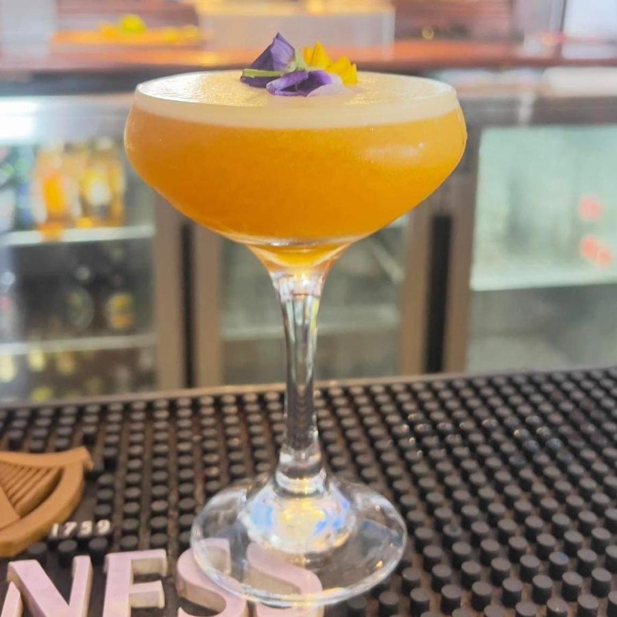 לינה וארוחת בוקר את'לון The Bailey Gastro Bar מראה חיצוני תמונה